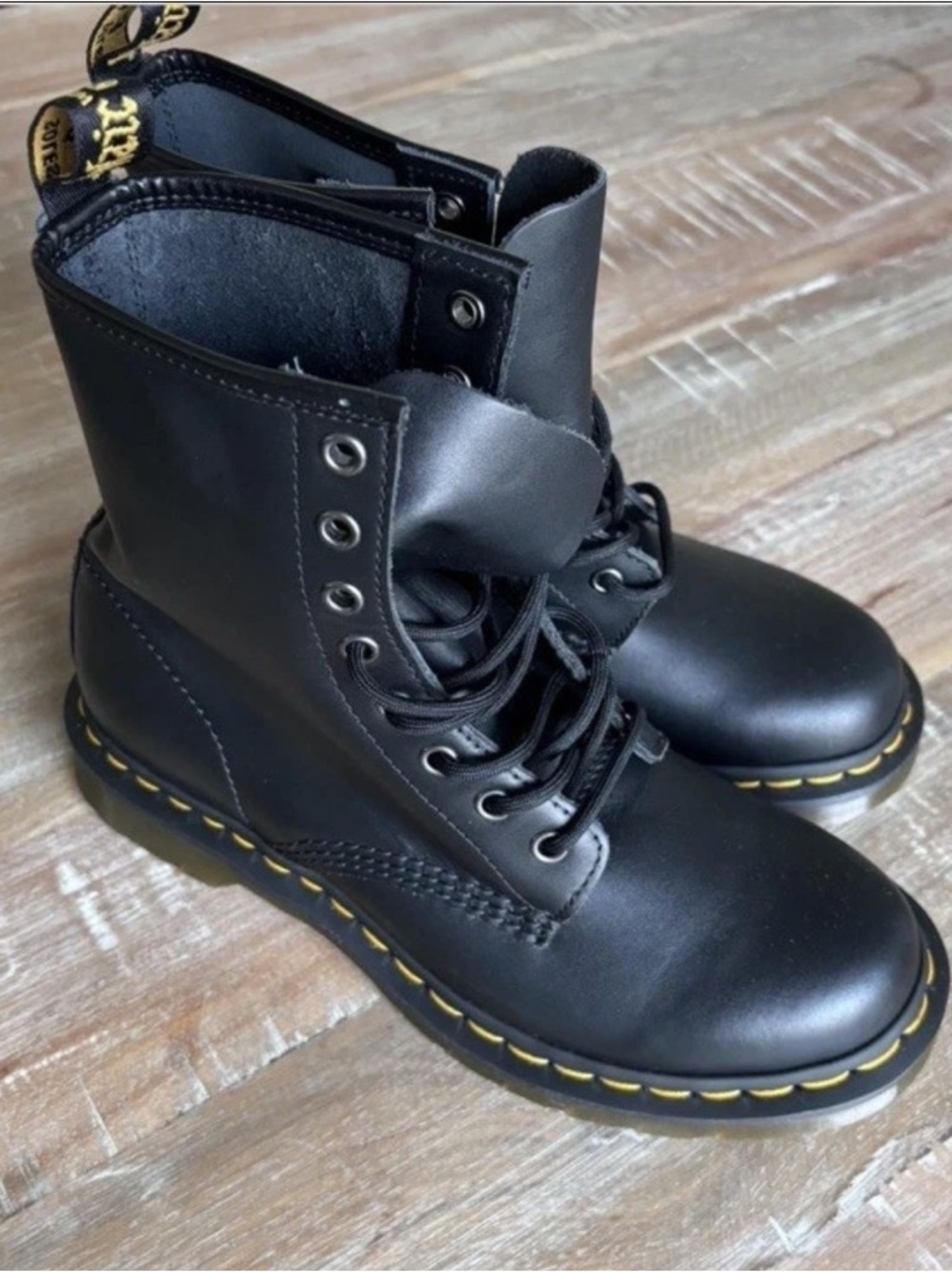 New Dr. Martens 1460 Smooth Leather Lace Up Boots Black Women's Size 8